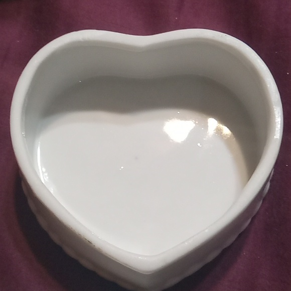 Genuine Vintage 1973 Holly Hobbie Porcelain Heart Trinket Box With Siamese Cat - Picture 3 of 5
